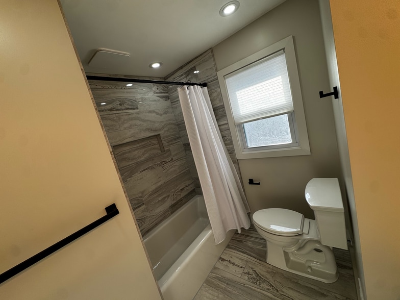 Bathroom - 2936 Lake Ave