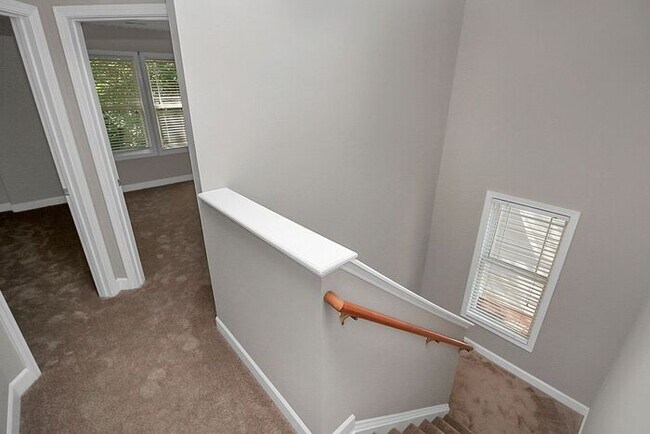 Building Photo - Charming 3BD/2.5BA Home in Crosswinds Community!
