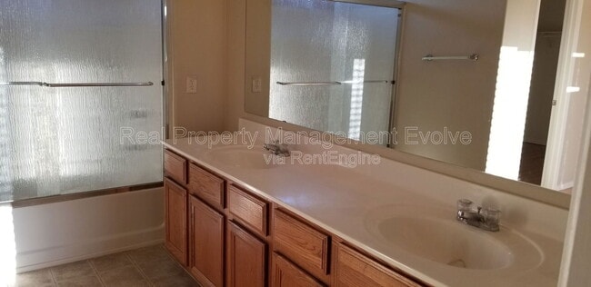 Building Photo - 7006 S 40th Ave