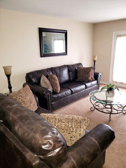 Building Photo - 16420 Ellipse Ter