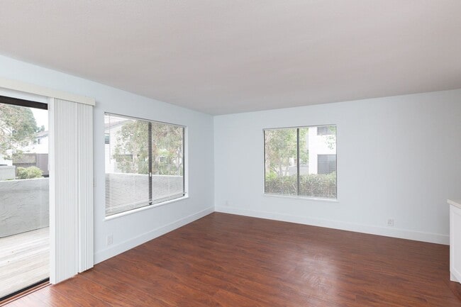 Building Photo - 2 bed, 2 bath Townhome – LA JOLLA/UTC