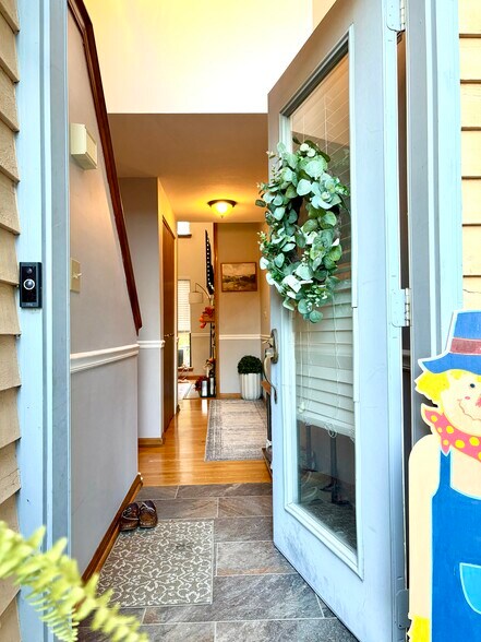 Building Photo - 8254 Beehive Cir