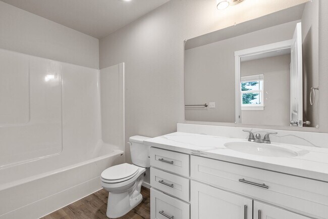 Interior Photo - 3714 Yakima Ave