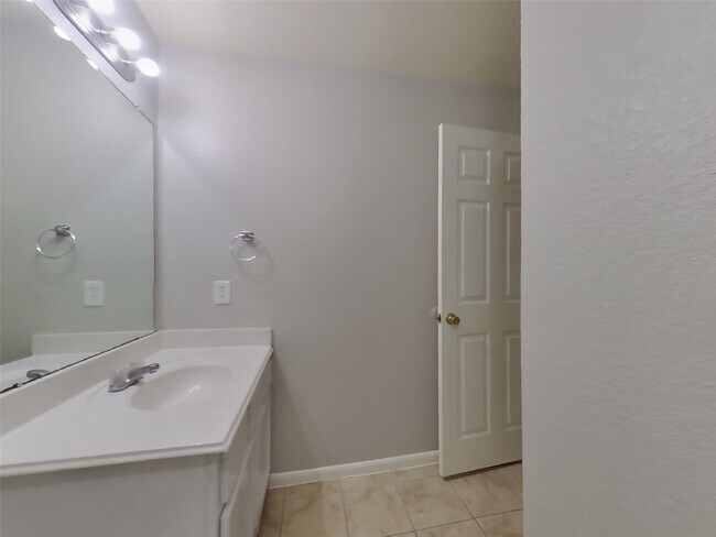 Building Photo - 19626 Beachy Ct