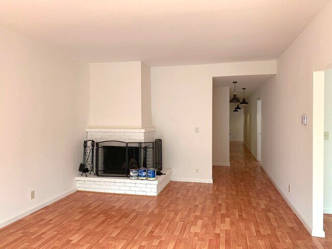 Building Photo - 16 Fairmount St