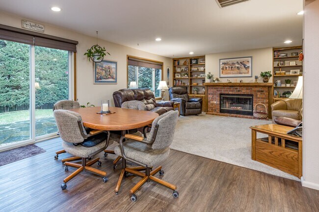 Building Photo - Lea Hill beautiful home - 4 bedroom 2.5 baths with 3 car garage & AC - A must see - Available Apr...