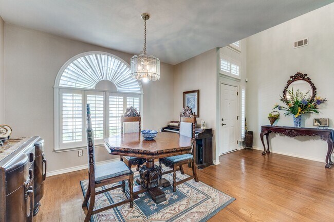 Building Photo - Available August 15th | 4 Bd, 2ba for Leas...