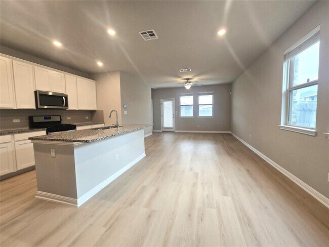 Building Photo - 136 Tucana St