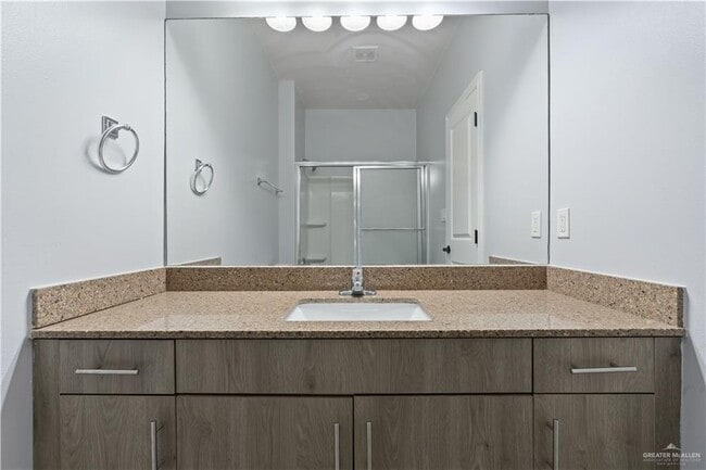 Building Photo - 13 Teague Ave