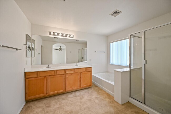 Building Photo - 1483 E Mia Ln