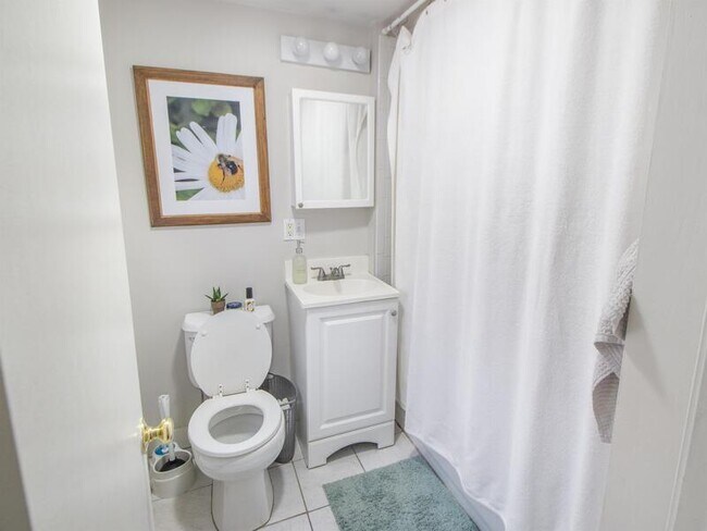 Building Photo - 123 Willow St