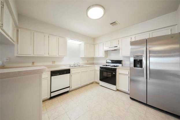 Building Photo - 1716 Huge Oaks St