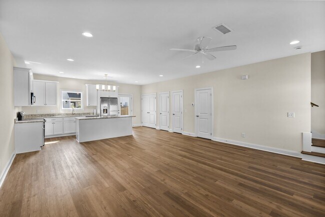 Building Photo - 3260 Academy Dr