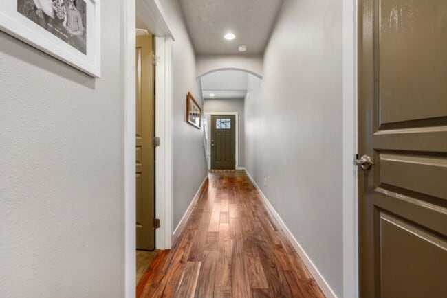 Building Photo - Beautiful home in SW Bend!  Large fenced i...