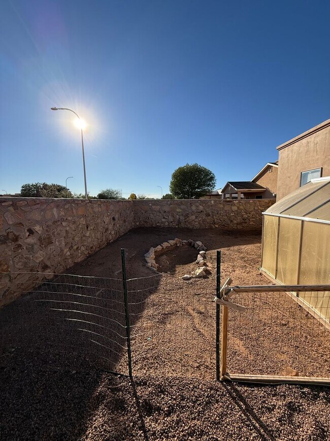 Building Photo - 4804 Camino Dos Vidas