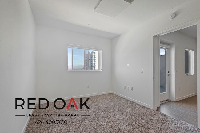 Building Photo - Stunning One Bedroom with Central Heat and...