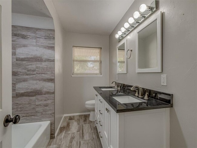 Building Photo - 724 Red Oak Terrace