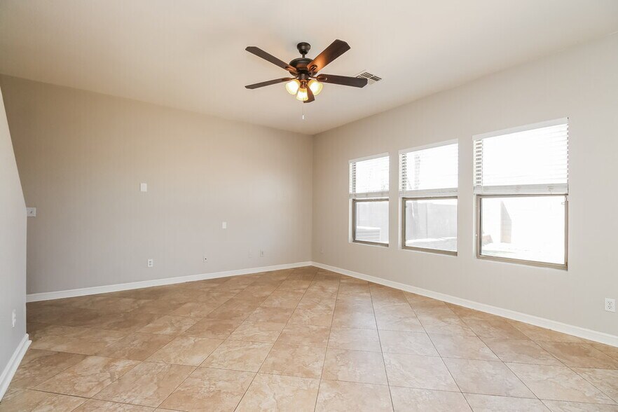 Building Photo - 11552 E Flower Cir