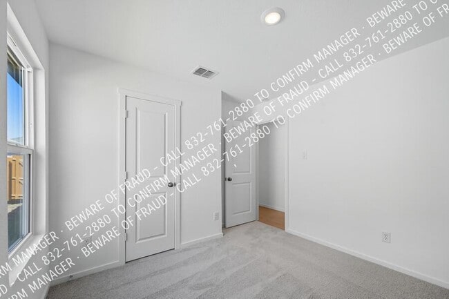 Building Photo - 416 Finch Cir