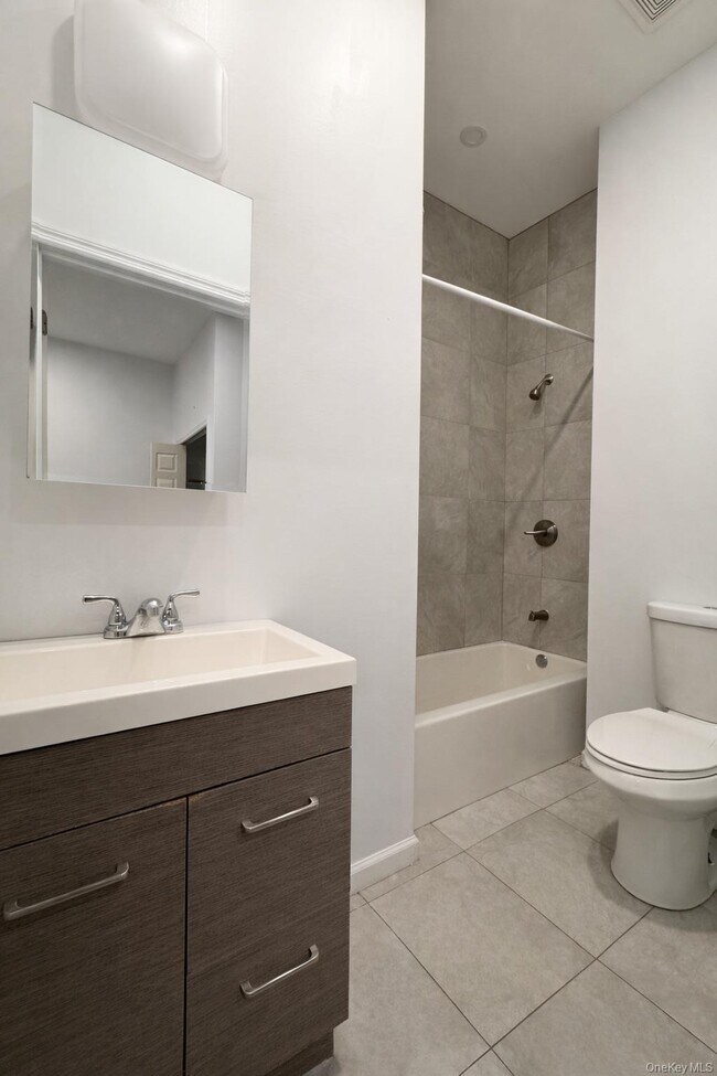 Building Photo - 420 Broadway