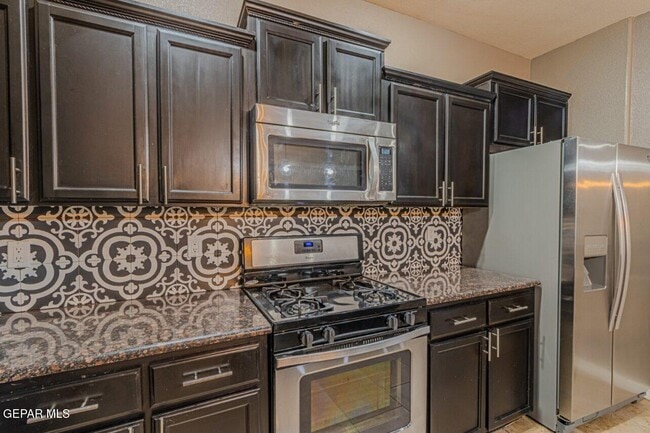 Building Photo - 2058 Bluff Creek St