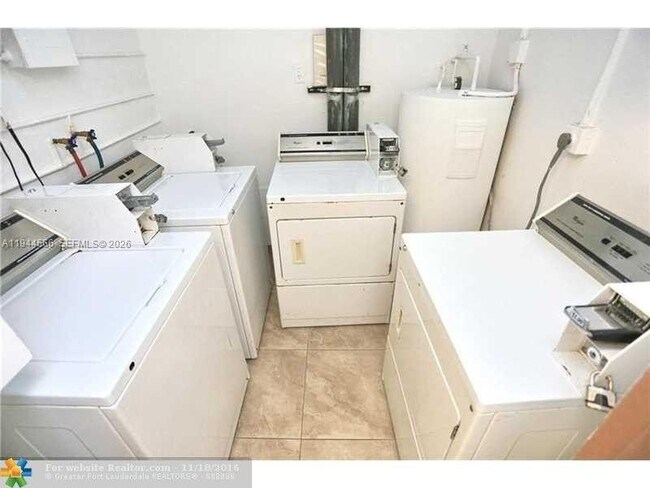 Building Photo - 410 SE 2nd St