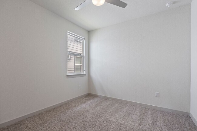 Building Photo - Beautiful 4 bedroom, 2 bathroom home in Pioneer Hill!!!