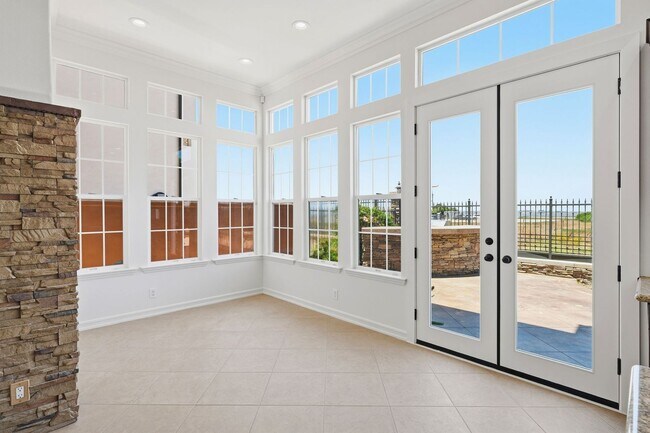 Building Photo - Luxury Coastal Living in Guard-Gated Ocean Colony