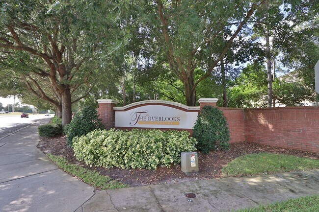 Building Photo - 745 Ashworth Overlook Dr