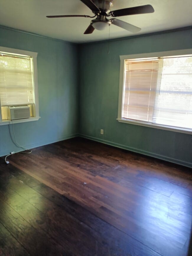 Building Photo - 385 Jones Rd