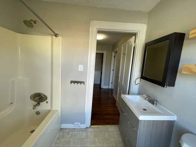 Building Photo - 1110 11th St