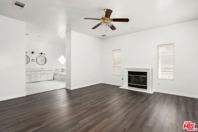 Building Photo - 10711 4 Bears Dr