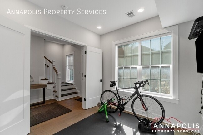 Building Photo - 285 West St