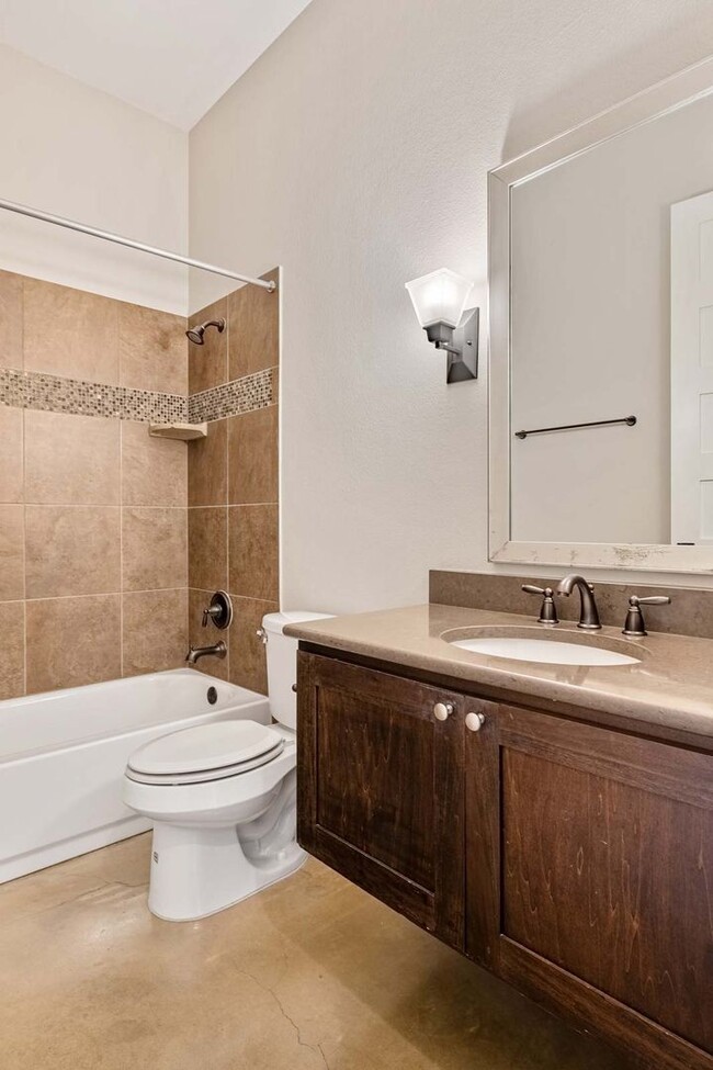 Building Photo - Stunning Modern Home in Desirable 78704 Ne...