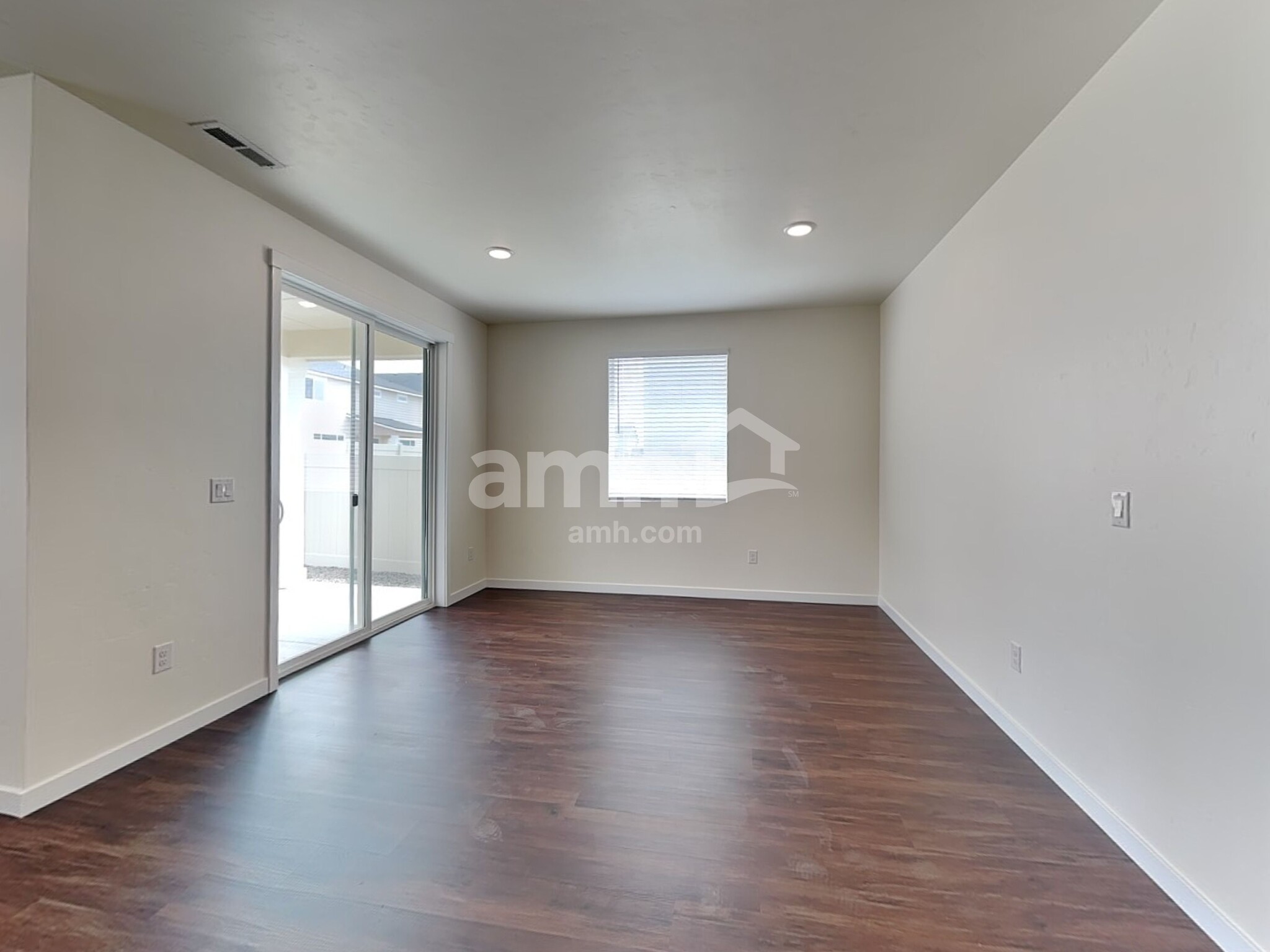 Building Photo - 1512 N Garnet Creek Ave