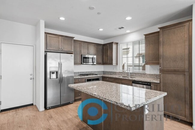 Building Photo - Spacious 3 bedroom Home w/2 car Garage in Vista, Short Drive to the Beach and Freeway access!