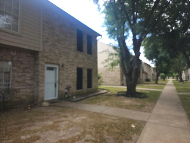Building Photo - 1063 Birnham Woods Blvd