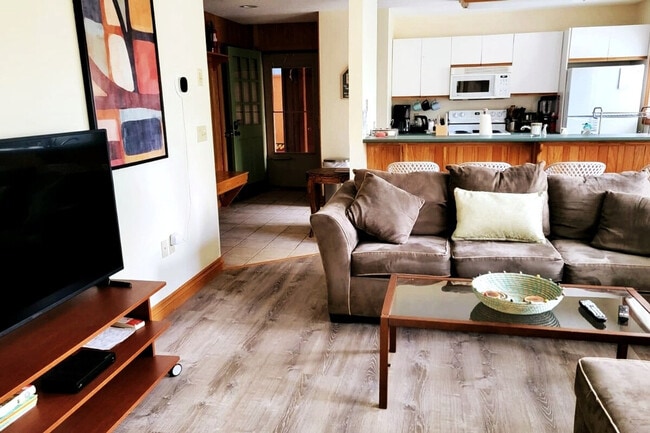 Building Photo - 140 Paquette Cir