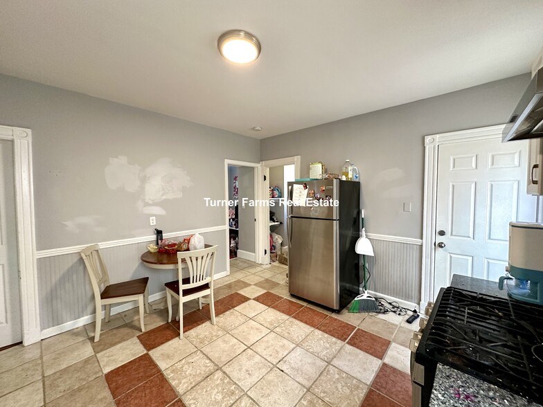 Primary Photo - 9 Taft St
