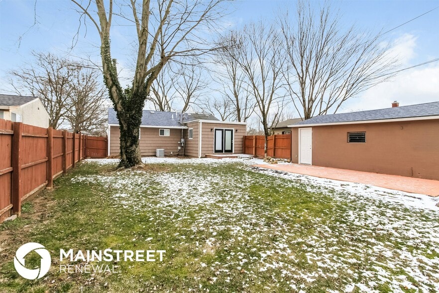 Building Photo - 225 Gladys Rd