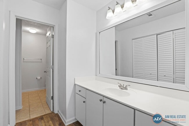 Building Photo - Immaculate 2-Bedroom Ground-Floor Villa in...