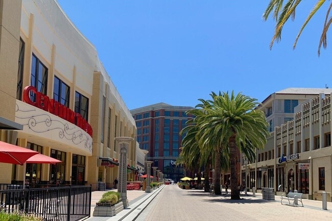 Building Photo - 467 Clinton St