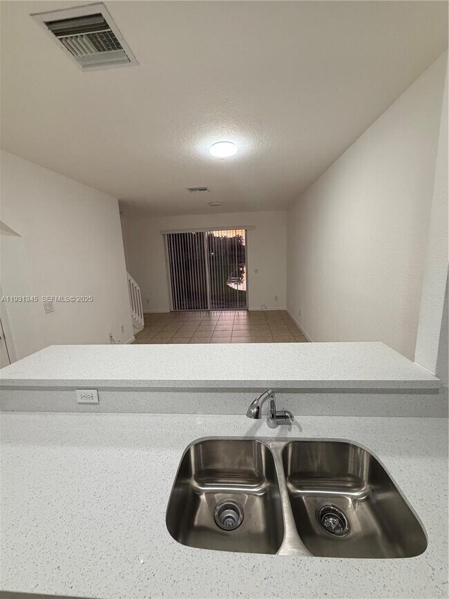 Building Photo - 1415 NW 34th Way