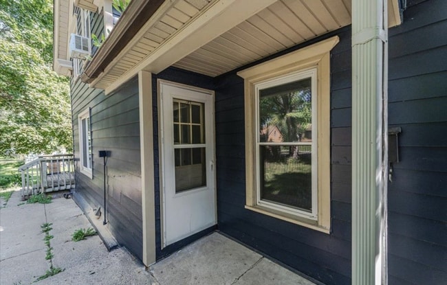 Building Photo - Beautiful 3-Bed 1-Bath Available Now in Ha...