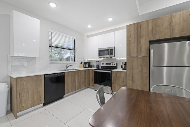 Building Photo - 2011 Olsen Ln