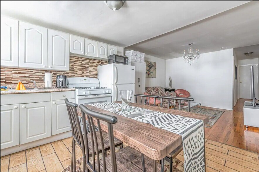 Building Photo - 600 2nd Ave