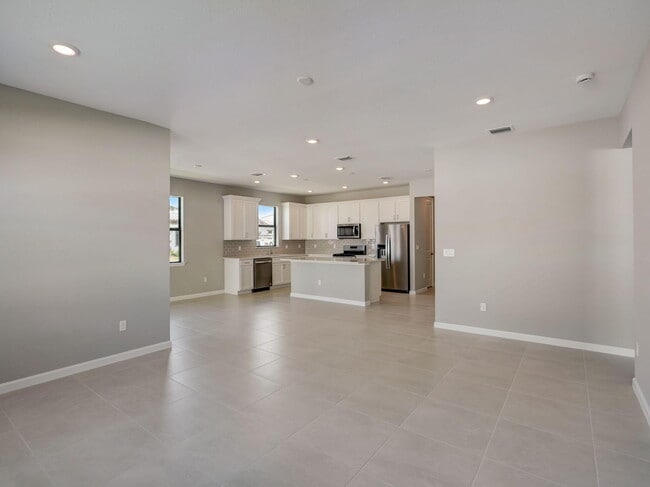 Building Photo - 757 SE Courances Dr