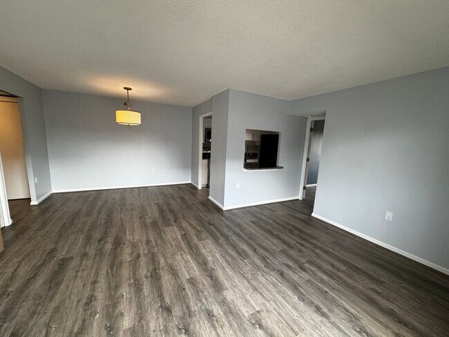Building Photo - Urban Living at Its Finest: Spacious 2BR, 2BA Condo in Courthouse
