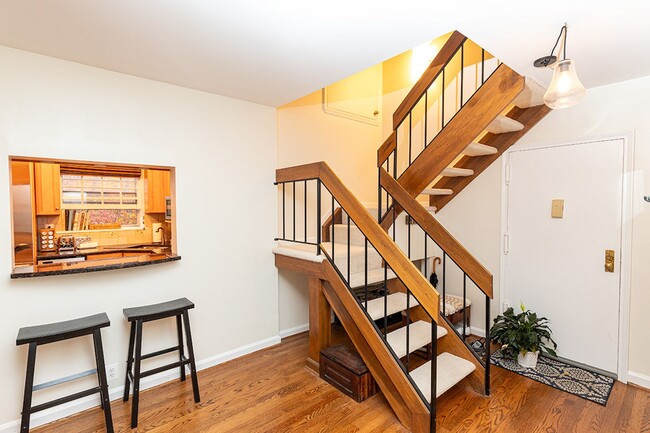 Building Photo - Beautiful Lofted Two Bed, One bath Condo |...