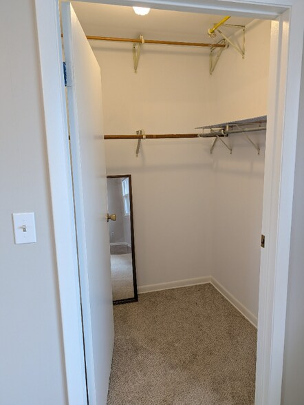 Building Photo - 7843 Jackson Ave